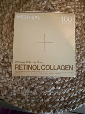 MEDIHEAL Retinol Collagen Lifting Pads